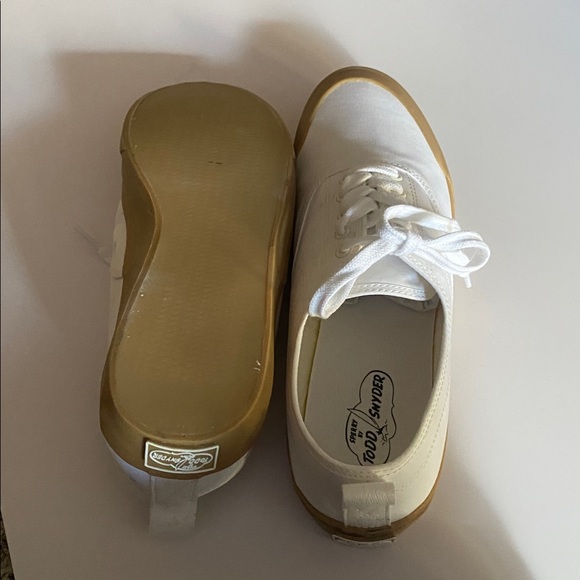 Todd Snyder Sperry White Canvas Sneakers with Brown Soles Sz 10.  NWOB